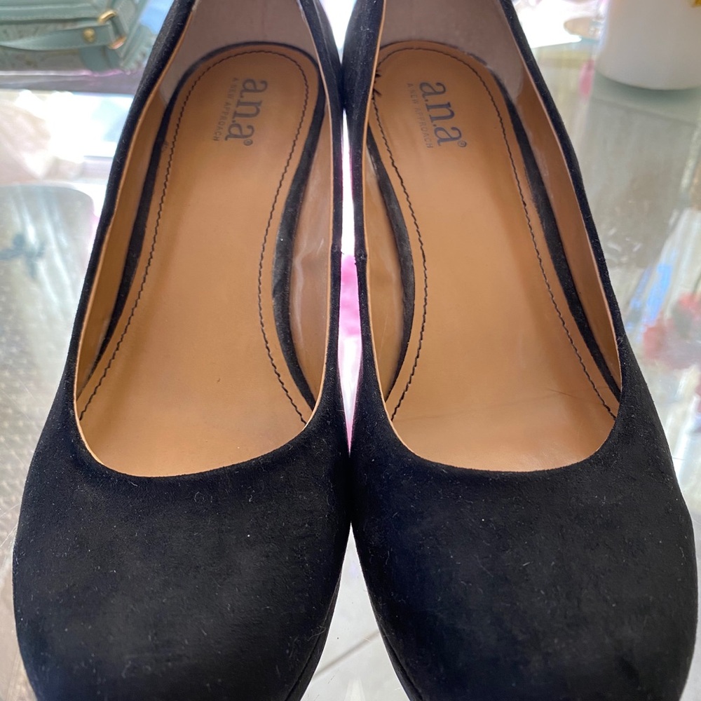 A.n.a black wedges
